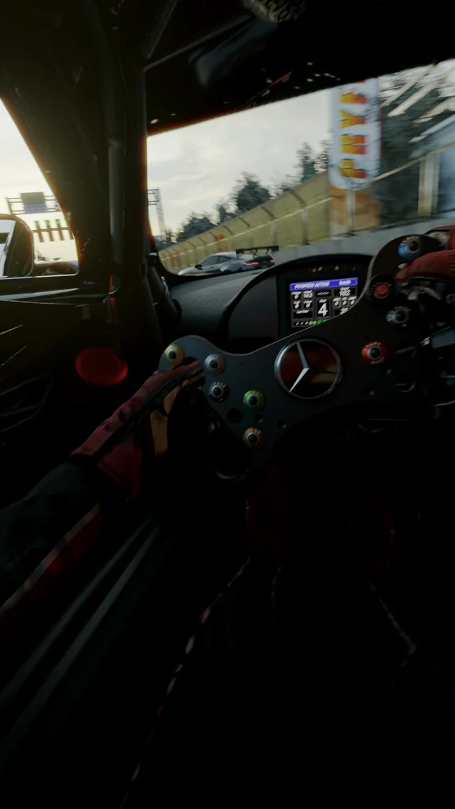 紧贴驾驶视角！赛车项目的光影晃动细节技术示范